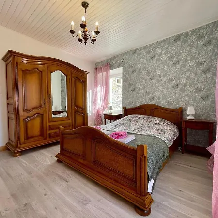 Nyaraló Chaleureux Avec Cheminee Pres Du Puy-en-velay, Ideal Pour Familles Et Sejours Professionnels - Fr-1-582-349 Saint-Germain-Laprade