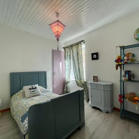 Chaleureux Avec Cheminee Pres Du Puy-en-velay, Ideal Pour Familles Et Sejours Professionnels - Fr-1-582-349 Holiday home Saint-Germain-Laprade