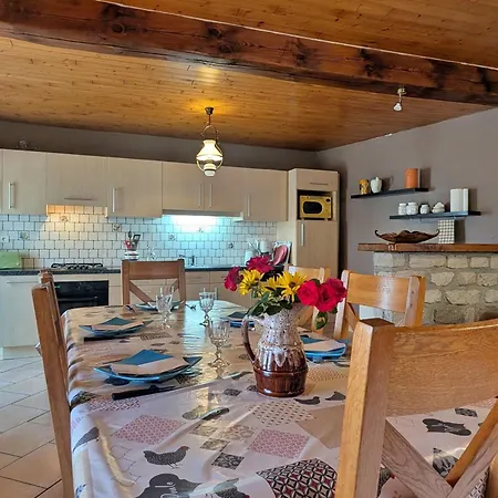 Chaleureux Avec Cheminee Pres Du Puy-en-velay, Ideal Pour Familles Et Sejours Professionnels - Fr-1-582-349 Saint-Germain-Laprade