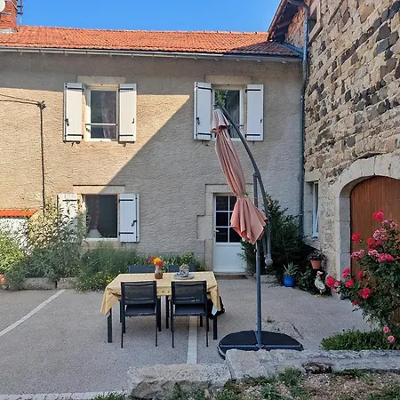 Chaleureux Avec Cheminee Pres Du Puy-en-velay, Ideal Pour Familles Et Sejours Professionnels - Fr-1-582-349 * Saint-Germain-Laprade